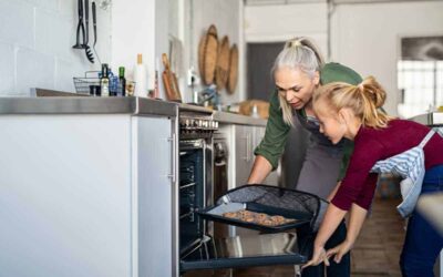 A Guide to Treating Minor Cuts and Burns in the Kitchen During the Holiday Season